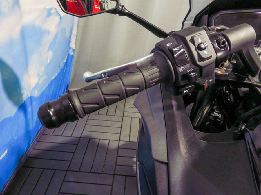 2024 Kawasaki Ninja 650 Metallic Matte Graphenesteel Gray/Ebony Metallic Matte Dark GrayMetallic Spark