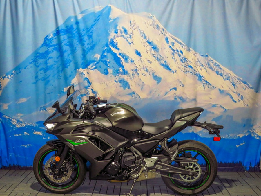 2024 Kawasaki Ninja 650 Metallic Matte Graphenesteel Gray/Ebony Metallic Matte Dark GrayMetallic Spark