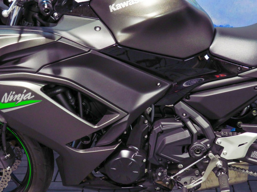 2024 Kawasaki Ninja 650 Metallic Matte Graphenesteel Gray/Ebony Metallic Matte Dark GrayMetallic Spark