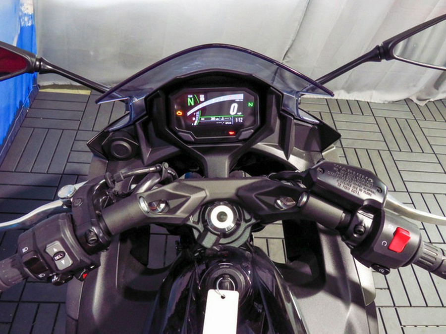 2024 Kawasaki Ninja 650 Metallic Matte Graphenesteel Gray/Ebony Metallic Matte Dark GrayMetallic Spark