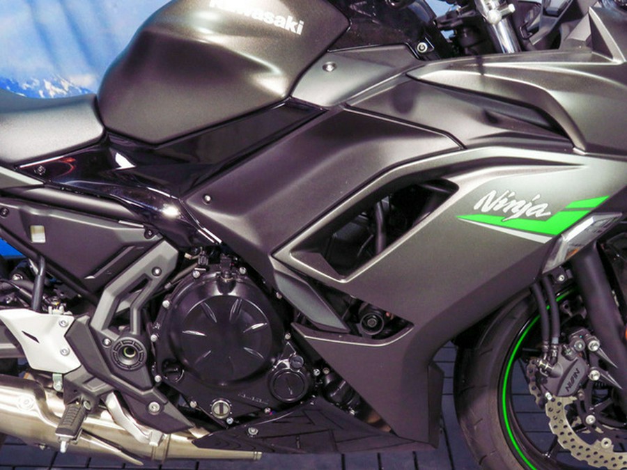 2024 Kawasaki Ninja 650 Metallic Matte Graphenesteel Gray/Ebony Metallic Matte Dark GrayMetallic Spark