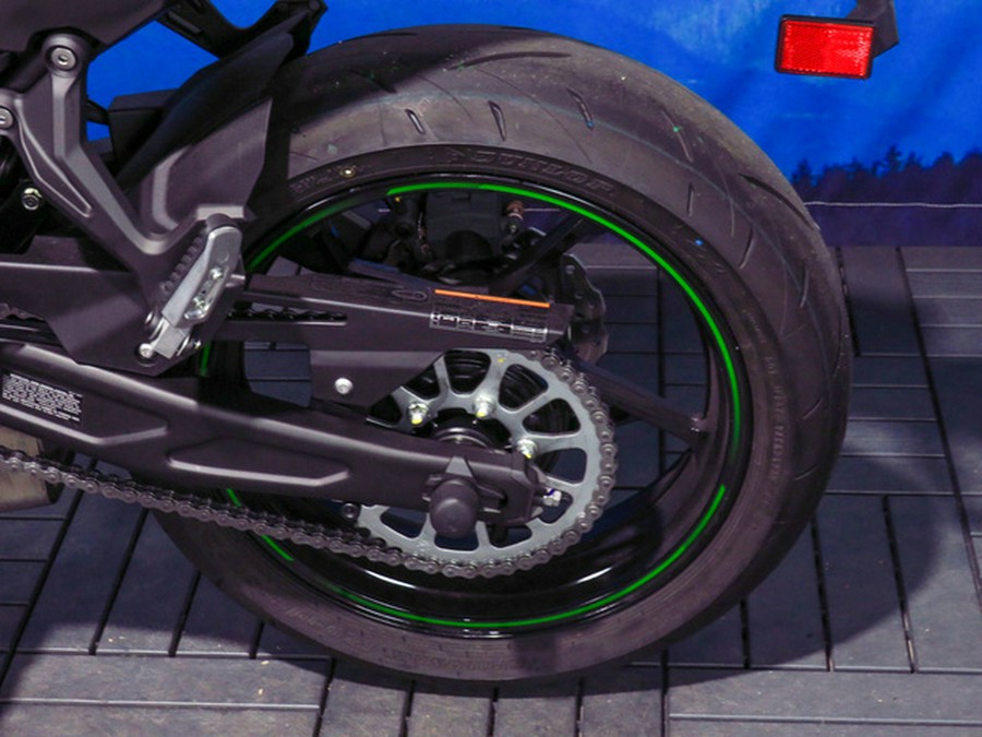 2024 Kawasaki Ninja 650 Metallic Matte Graphenesteel Gray/Ebony Metallic Matte Dark GrayMetallic Spark