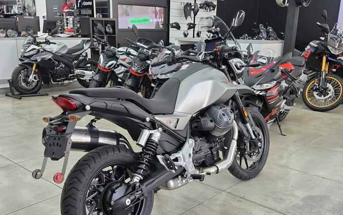 2025 Moto Guzzi V85 Strada