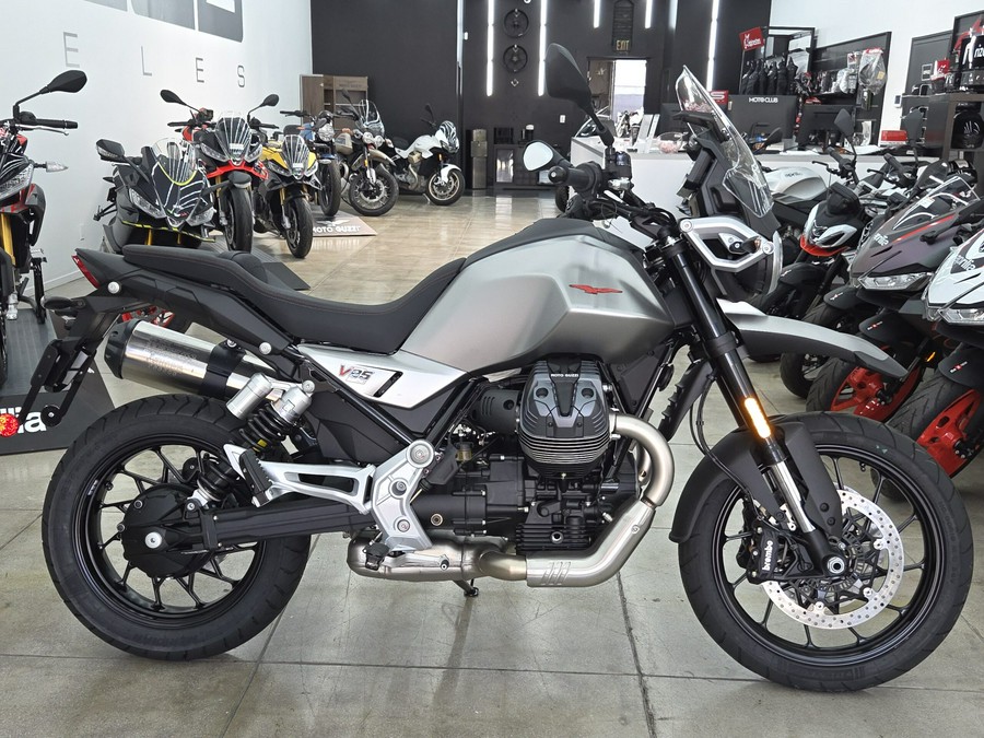 2025 Moto Guzzi V85 Strada