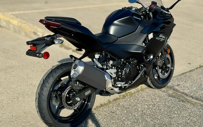 2026 Kawasaki Ninja® 500 Base