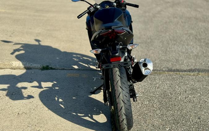 2026 Kawasaki Ninja® 500 Base