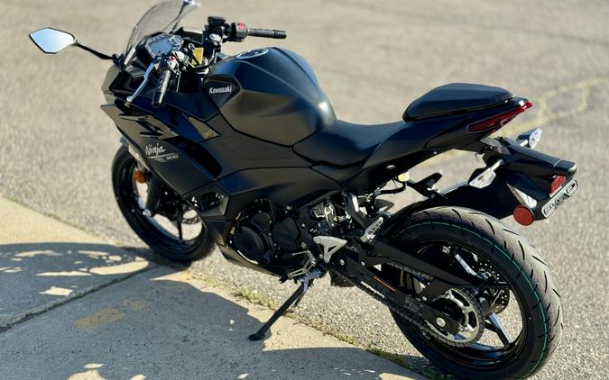 2026 Kawasaki Ninja® 500 Base