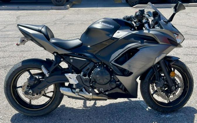 2023 Kawasaki Ninja 650 Metallic Matte Graphenesteel GrayEbony