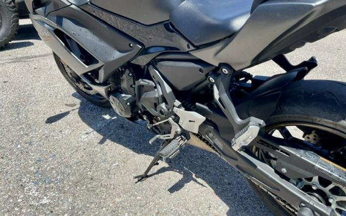 2023 Kawasaki Ninja 650 Metallic Matte Graphenesteel GrayEbony