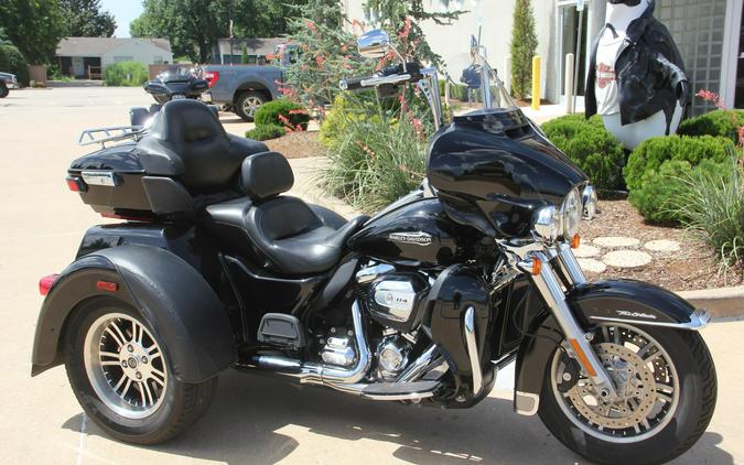 2021 Harley-Davidson Tri Glide Ultra Vivid Black