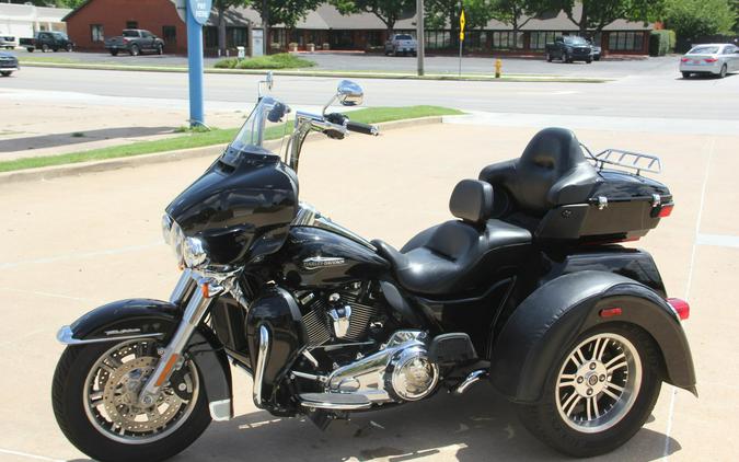 2021 Harley-Davidson Tri Glide Ultra Vivid Black