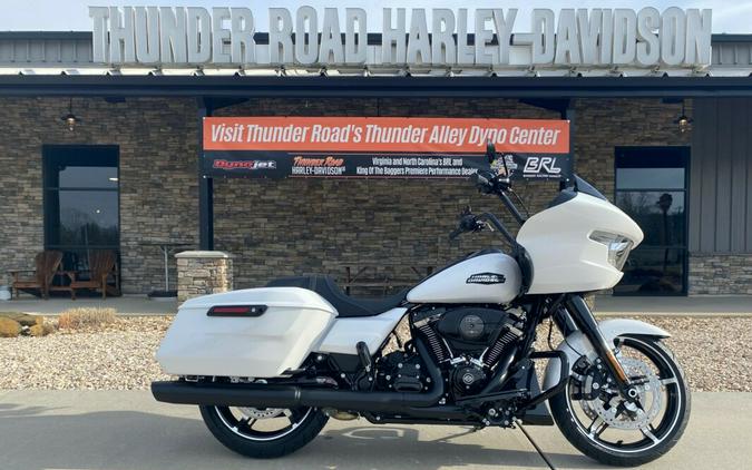 2024 Harley-Davidson Road Glide® White Onyx Pearl - Black Finish