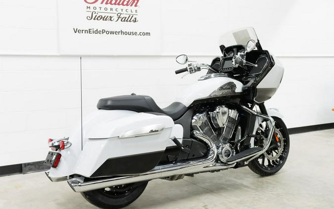 2024 Indian Motorcycle® Challenger® Limited with PowerBand Audio Package Ghost White Metallic