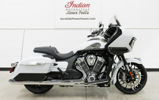 2024 Indian Motorcycle® Challenger® Limited with PowerBand Audio Package Ghost White Metallic