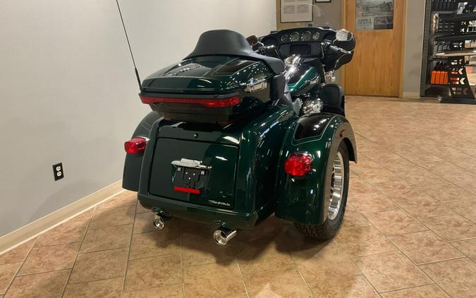 2024 Harley-Davidson Tri Glide Ultra Alpine Green / Vivid Black FLHTCUTG