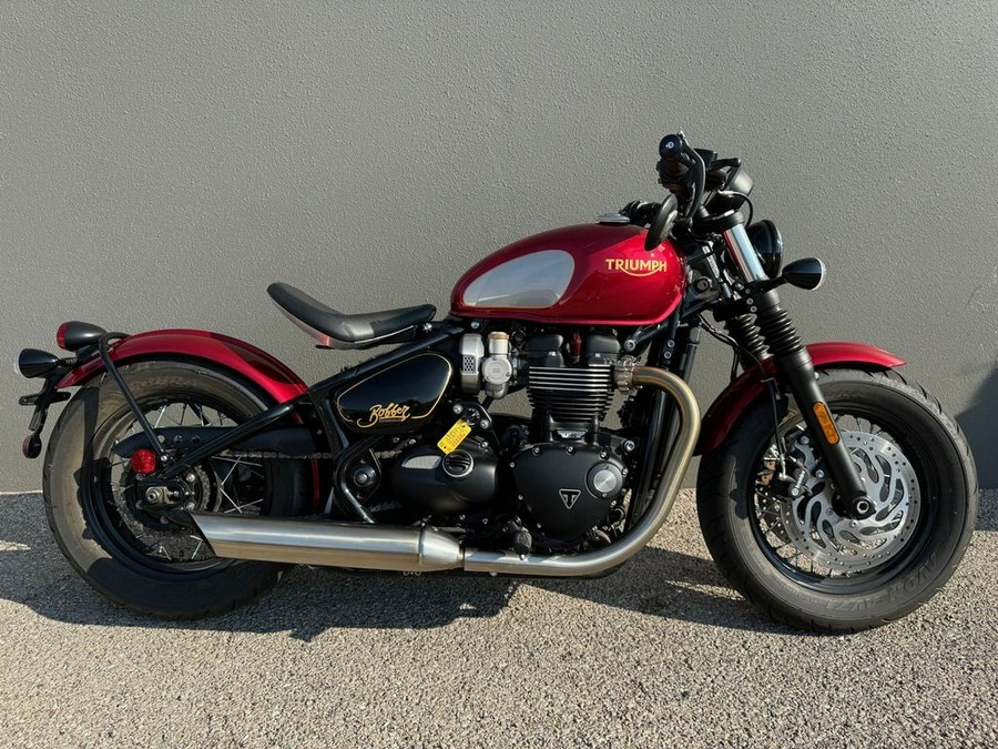 2022 Triumph Bonneville Bobber Gold Line Carnival Red/Sapphire Black