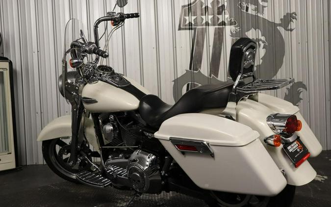 2014 Harley-Davidson® FLD - Dyna® Switchback™