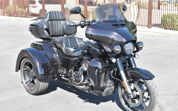 2021 Harley-Davidson CVO Tri Glide Charred Crimson FLHTCUTGSE