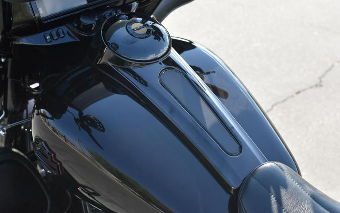 2021 Harley-Davidson CVO Tri Glide Charred Crimson FLHTCUTGSE