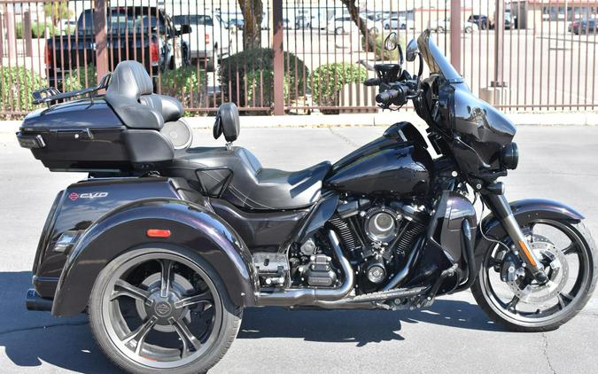 2021 Harley-Davidson CVO Tri Glide Charred Crimson FLHTCUTGSE