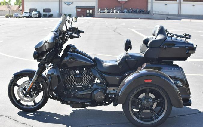 2021 Harley-Davidson CVO Tri Glide Charred Crimson FLHTCUTGSE