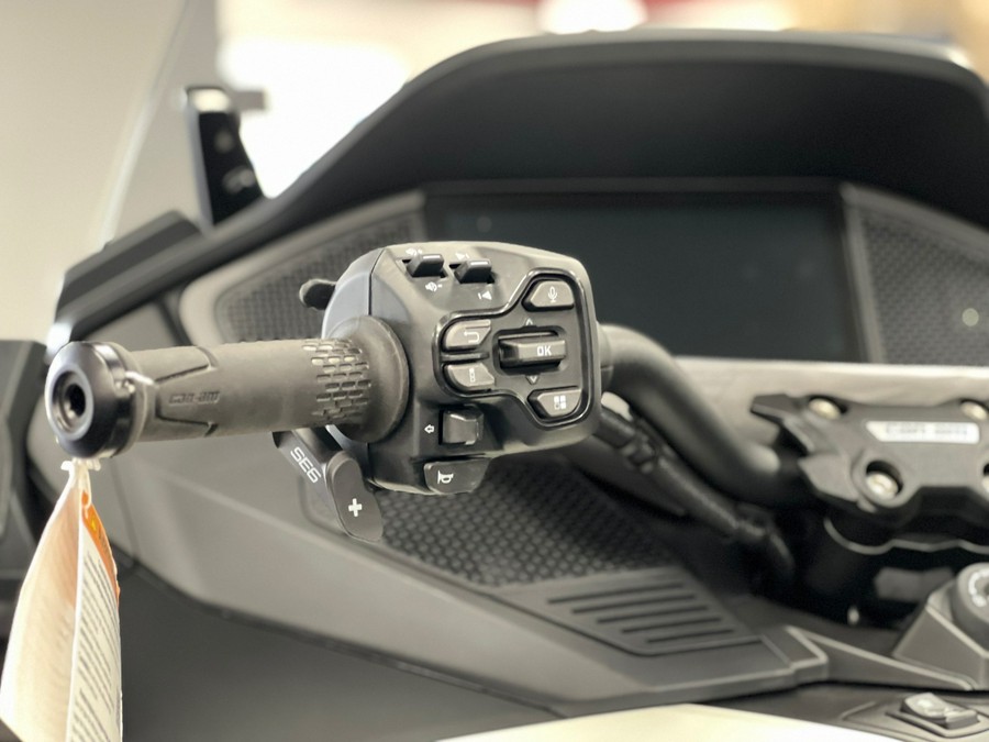 2026 Can-Am RD SPYDER RT STS 1330 SE6
