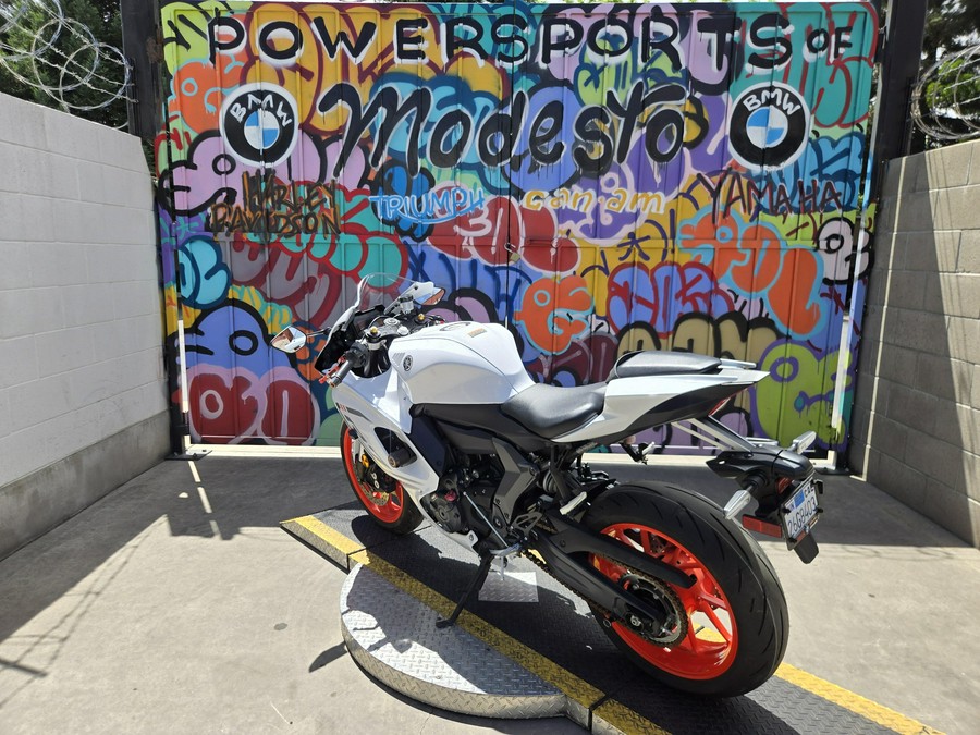 2023 Yamaha YZF-R7 CA