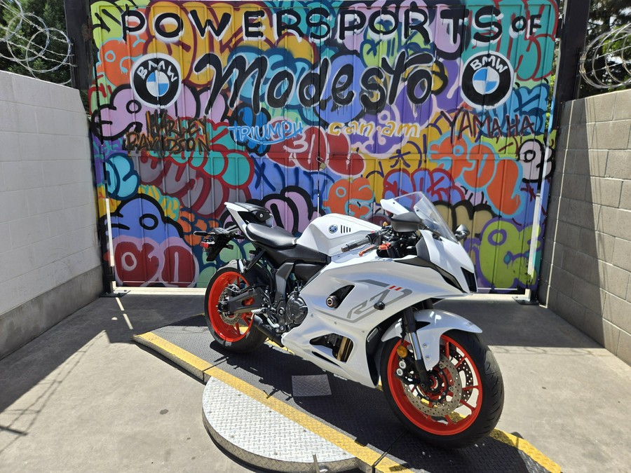 2023 Yamaha YZF-R7 CA