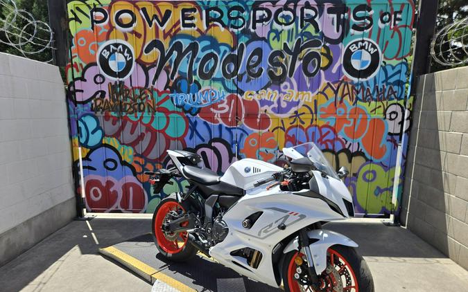 2023 Yamaha YZF-R7 CA