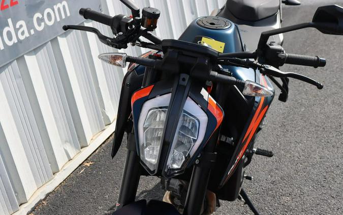 2023 KTM 890 Duke R