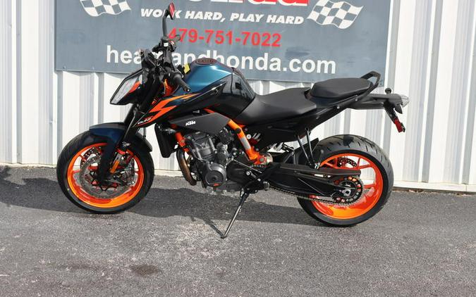 2023 KTM 890 Duke R