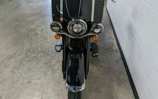 2019 Harley-Davidson Softail FLHCS - Heritage Classic 114