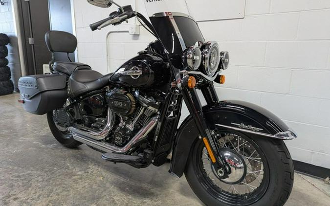 2019 Harley-Davidson Softail FLHCS - Heritage Classic 114