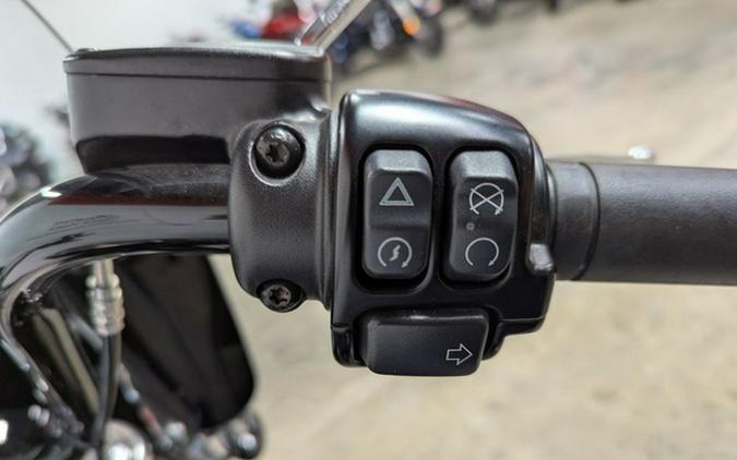 2019 Harley-Davidson Softail FLHCS - Heritage Classic 114