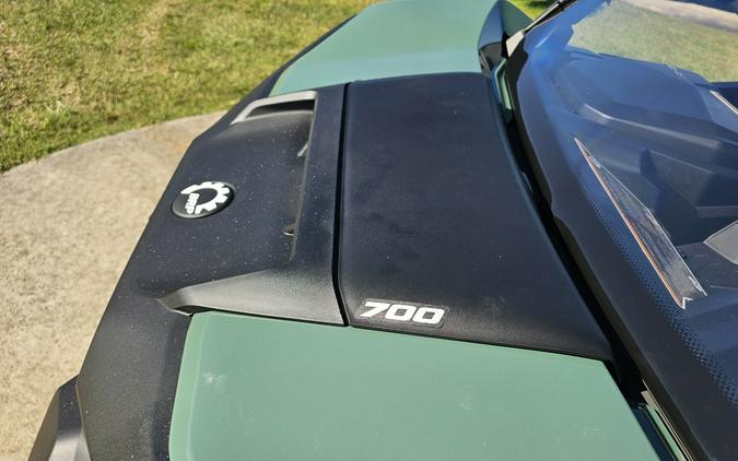 2027 Can-Am Commander DPS 700