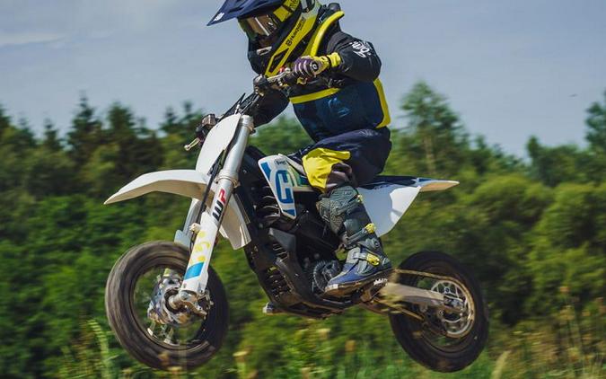 2023 Husqvarna® EE3