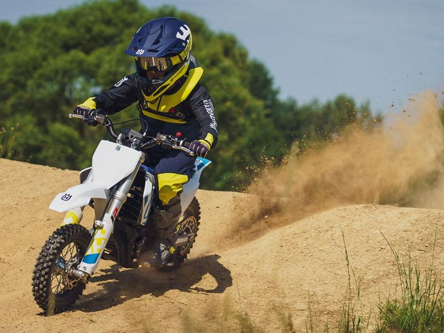 2023 Husqvarna® EE3