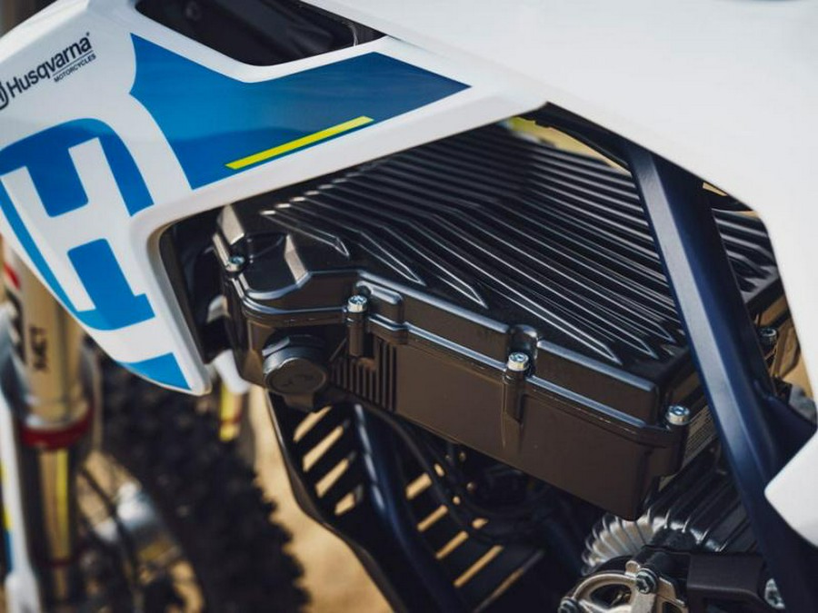 2023 Husqvarna® EE3