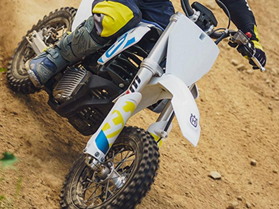 2023 Husqvarna® EE3