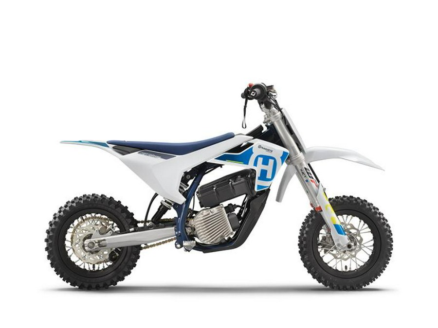 2023 Husqvarna® EE3