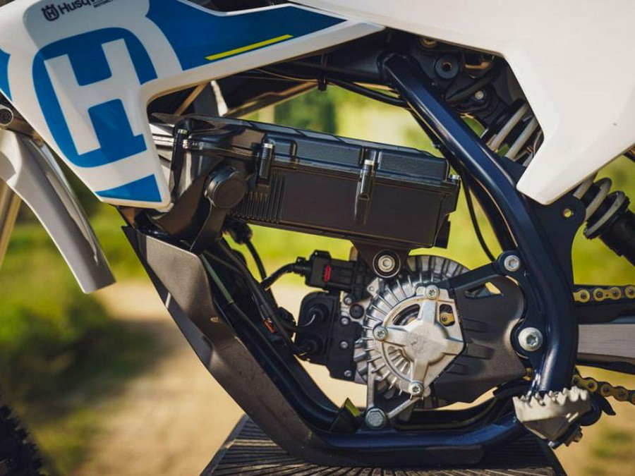 2023 Husqvarna® EE3