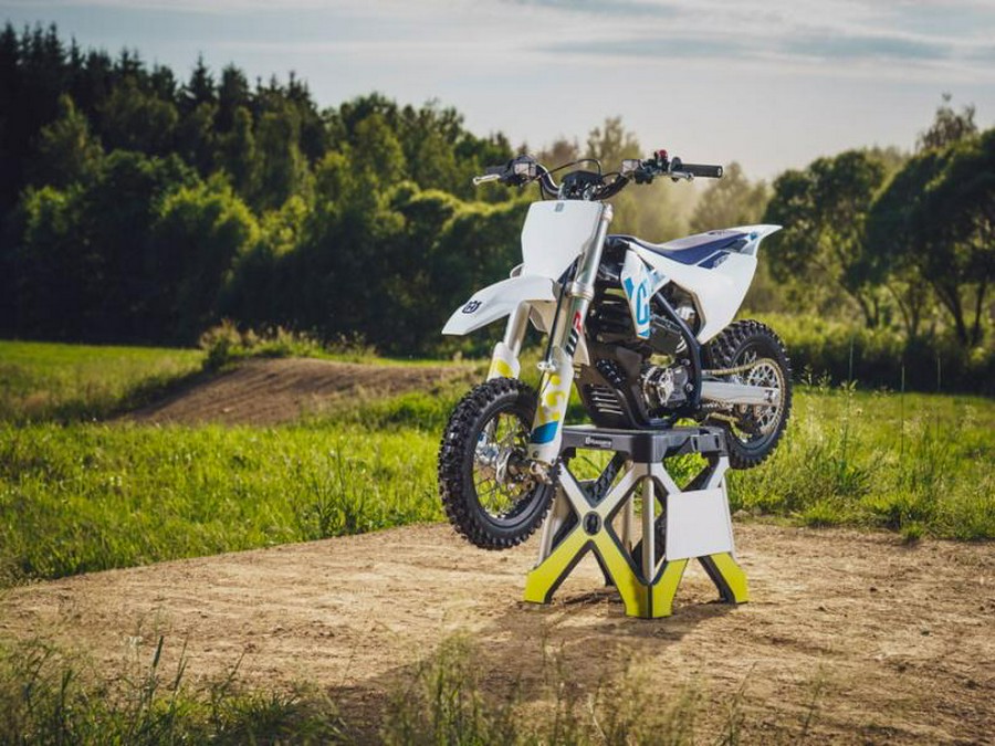 2023 Husqvarna® EE3