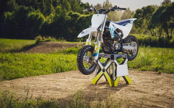 2023 Husqvarna® EE3