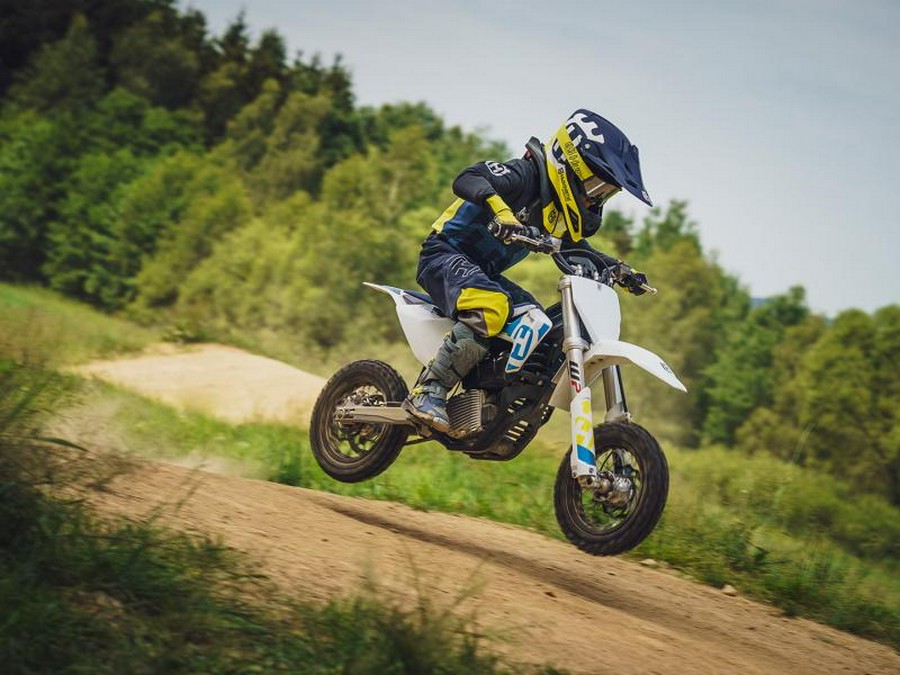 2023 Husqvarna® EE3