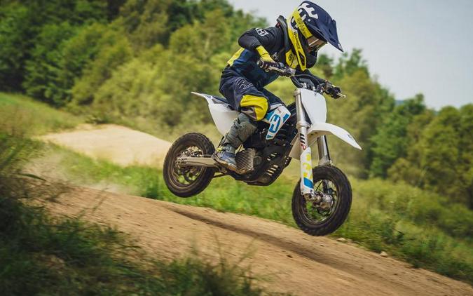 2023 Husqvarna® EE3