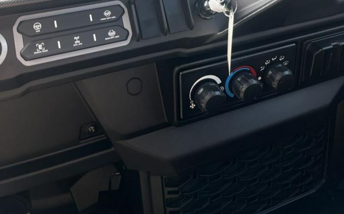 2026 Can-Am Defender MAX XT CAB HD11