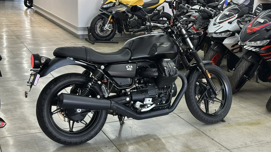 2022 Moto Guzzi V7 Stone