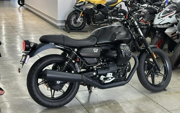 2022 Moto Guzzi V7 Stone