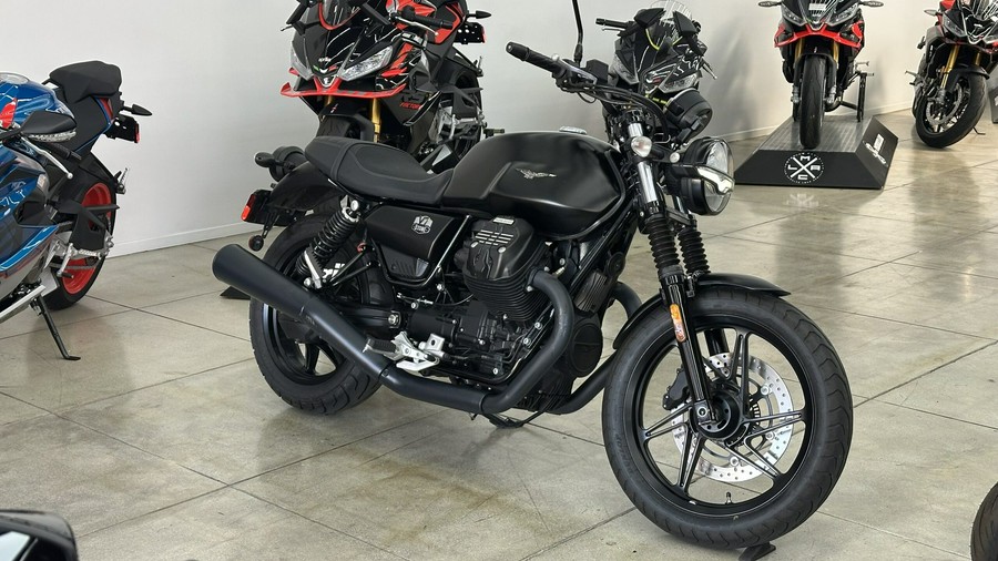 2022 Moto Guzzi V7 Stone