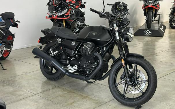 2022 Moto Guzzi V7 Stone